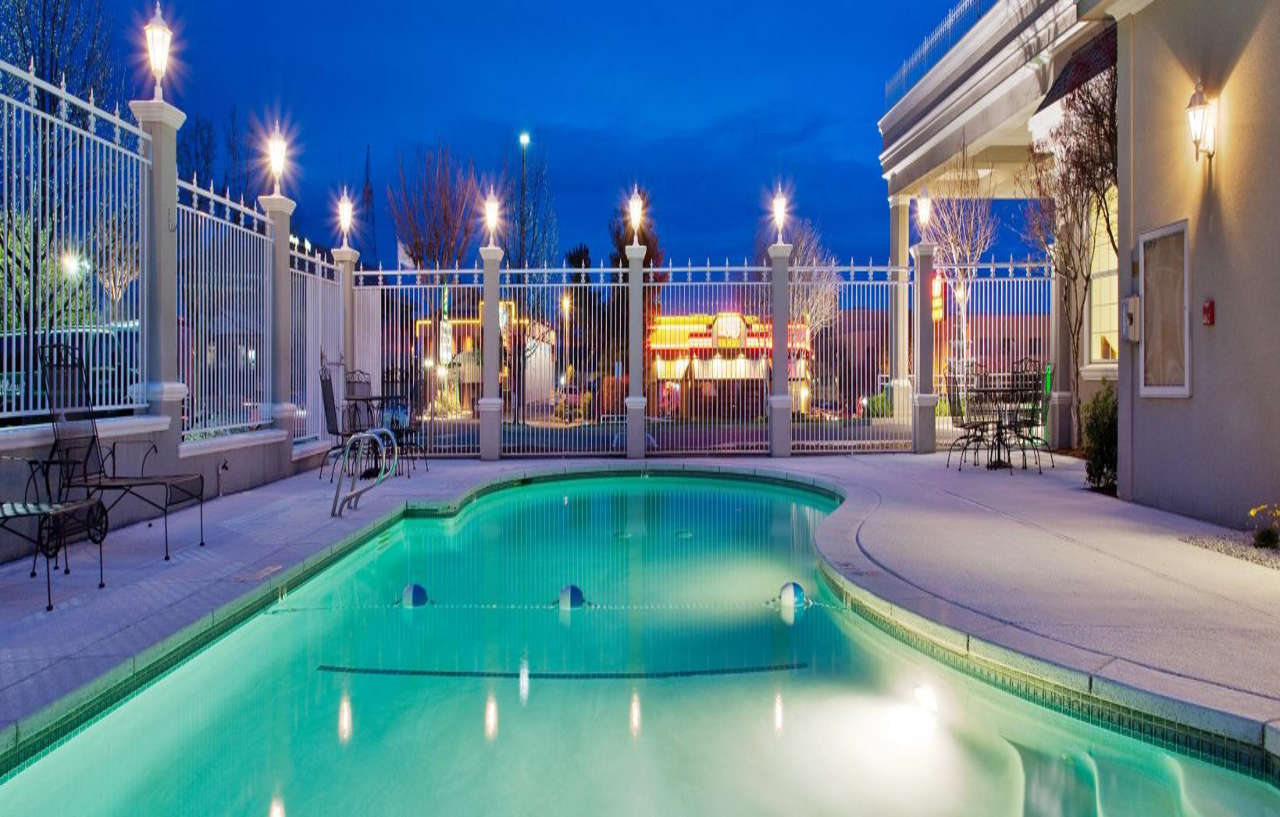 Holiday Inn Redding, An Ihg Hotel Exterior foto